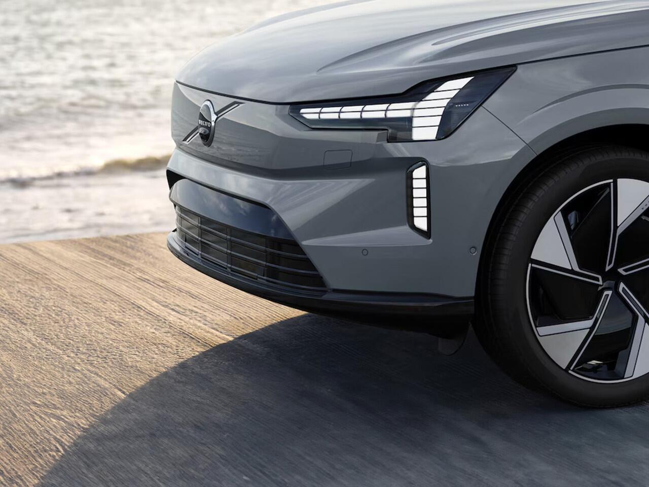 Volvo EX90 Twin Motor Performance Ultra | Panoramadak | 360° camera | Bowers & Wilkins | Luchtvering | Stoel- en Stuurverwarming | Trekhaak