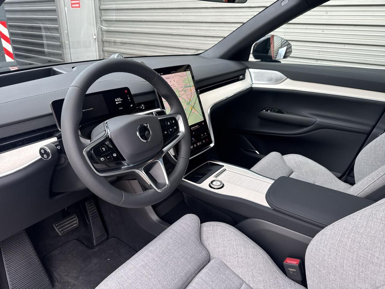 Volvo EX90 Twin Motor Performance Ultra 7p. 111 kWh / Uit voorraad leverbaar / Woolblend bekleding / 22" / Luchtvering /