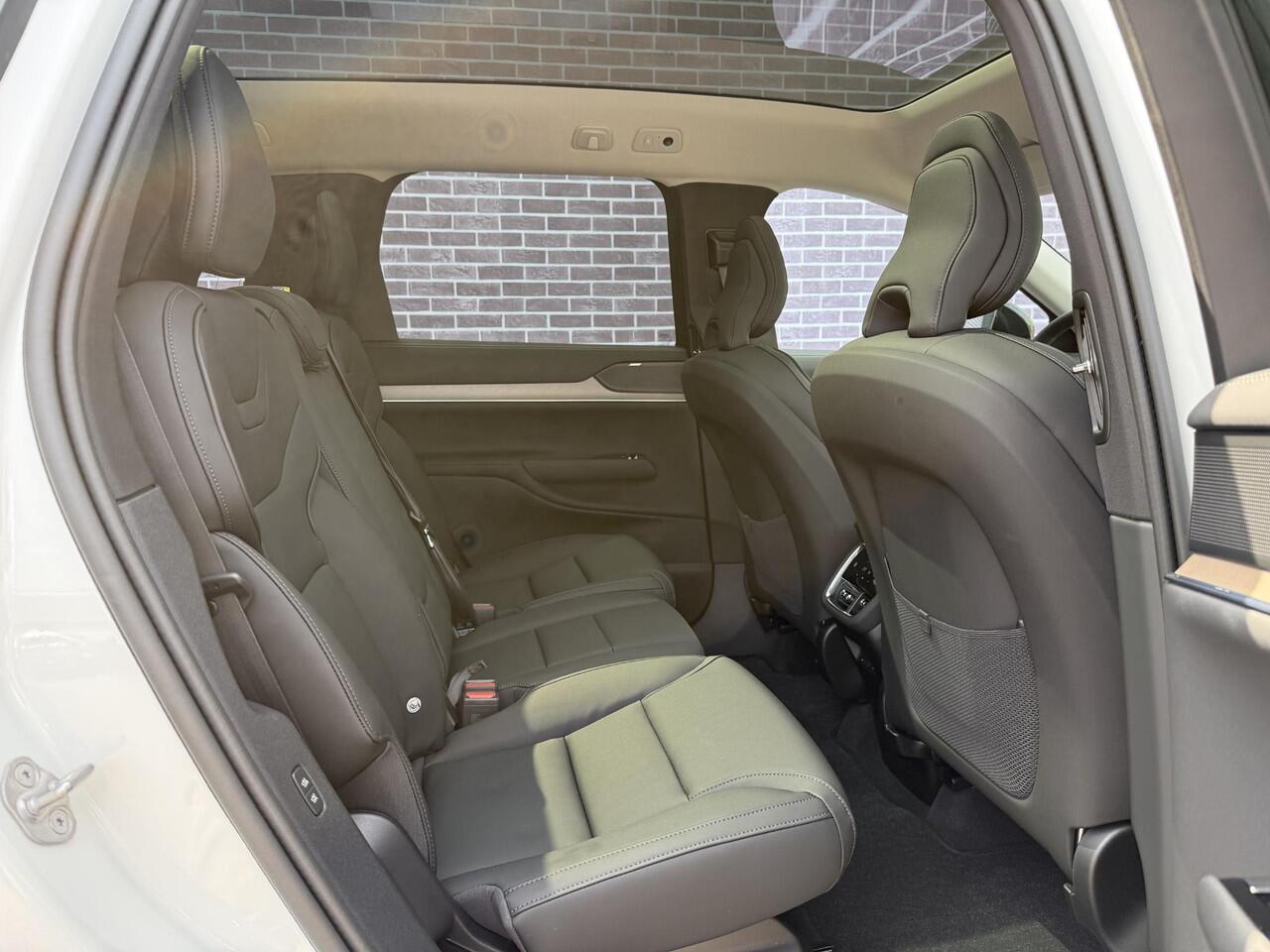 Volvo EX90 Single Motor Plus 7p. 104 kWh 17% Bijtelling | Uit voorraad Leverbaar | Bose audio | 360° Camera | 21'' | Climate Pack | Pilot Assist Pack | Head Up Display | Panorama Dak |