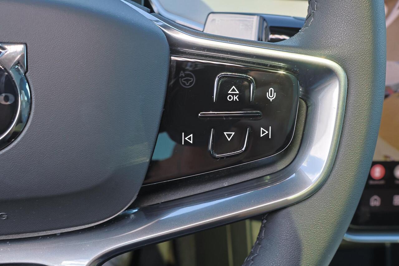 Volvo EX90 Performance Ultra 7p. 111 kWh - Luchtvering - Panoramadak - IntelliSafe Assist & Surround - 360º Camera - Bose Audio - Verwarmde voorstoelen, stuur & achterbank - Head up display - Extra getint glas - Elektr. inklapbare trekhaak - 22' LMV