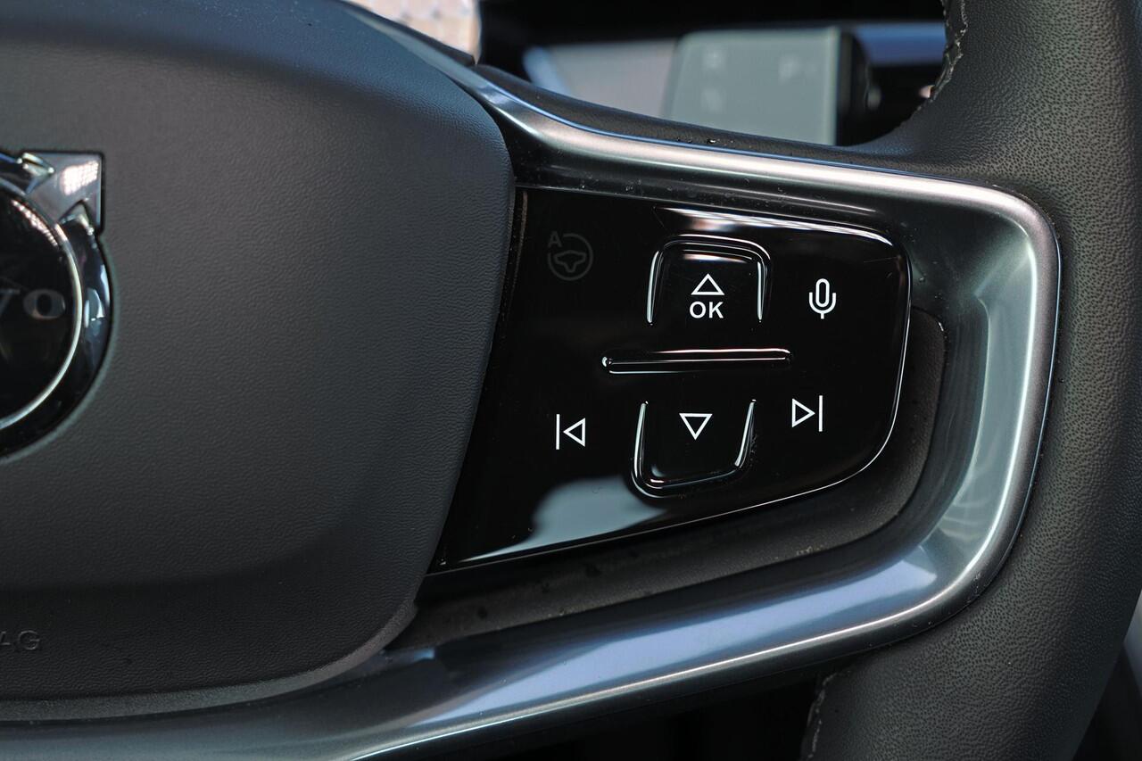 Volvo EX90 Twin Motor Ultra 7p. 111 kWh - Luchtvering - Panoramadak - IntelliSafe Assist & Surround - 360º Camera - Bose audio - Verwarmde voorstoelen - Parkeersensoren voor & achter - Head up display - 21' LMV - Trekhaak inklapbaar