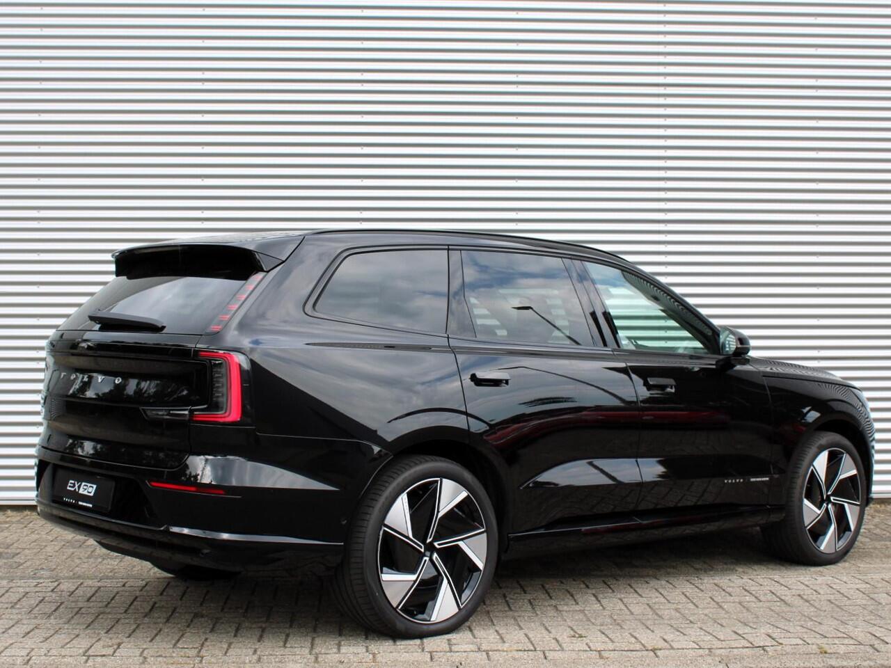 Volvo EX90 Twin Motor Performance Ultra Automaat / Luchtvering / Bowers & Wilkens audio / 22" velgen / Pilot Assist Pack / Climate Pack / Privacy Glass