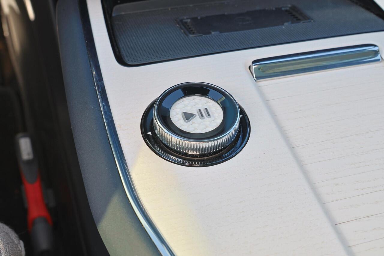 Volvo EX90 Performance Ultra 7p. 111 kWh - Luchtvering - Panoramadak - IntelliSafe Assist & Surround - 360º Camera - Bose Audio - Verwarmde voorstoelen, stuur & achterbank - Head up display - Extra getint glas - Elektr. inklapbare trekhaak - 22' LMV