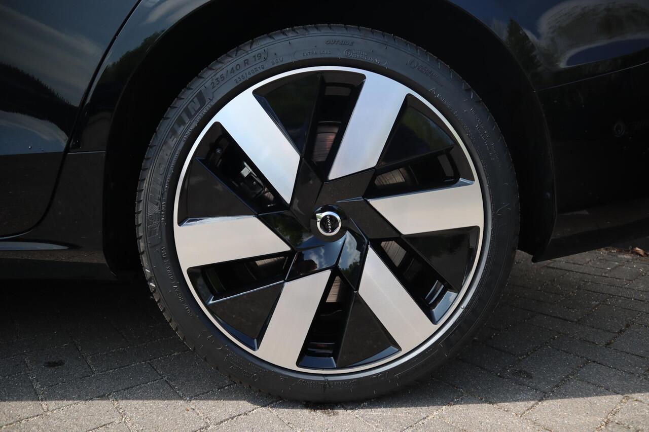 Volvo S60 T8 Recharge AWD Ultimate Dark | Schuif\kanteldak | Bowers & Wilkins | 360-Camera |