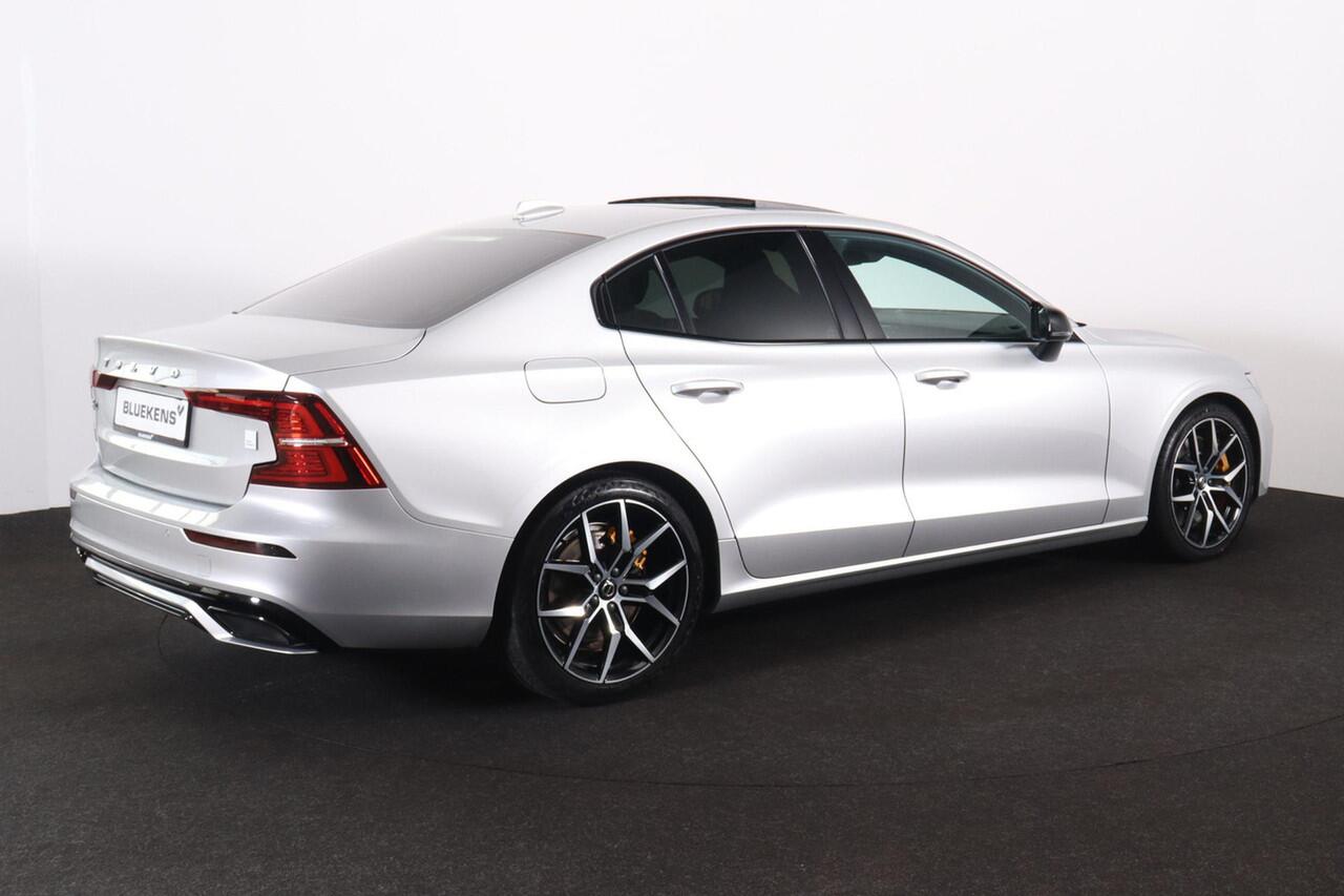Volvo S60 T8 AWD Polestar Engineered - Schuifdak - IntelliSafe Assist - Adaptieve LED koplampen - Harman/Kardon audio - Parkeercamera achter - Verwarmde voorstoelen, stuur & achterbank - Parkeersensoren voor & achter - Elektr. bedienb. voorstoelen met geheugen - St