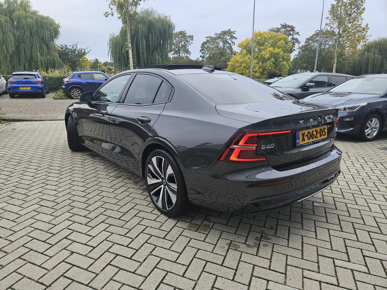 Volvo S60 2.0 Recharge T6 AWD Plus Dark Harman Kardon|Schuifkanteldak|Stoel+Stuur verwarming|memory voorstoelen|Cruise control
