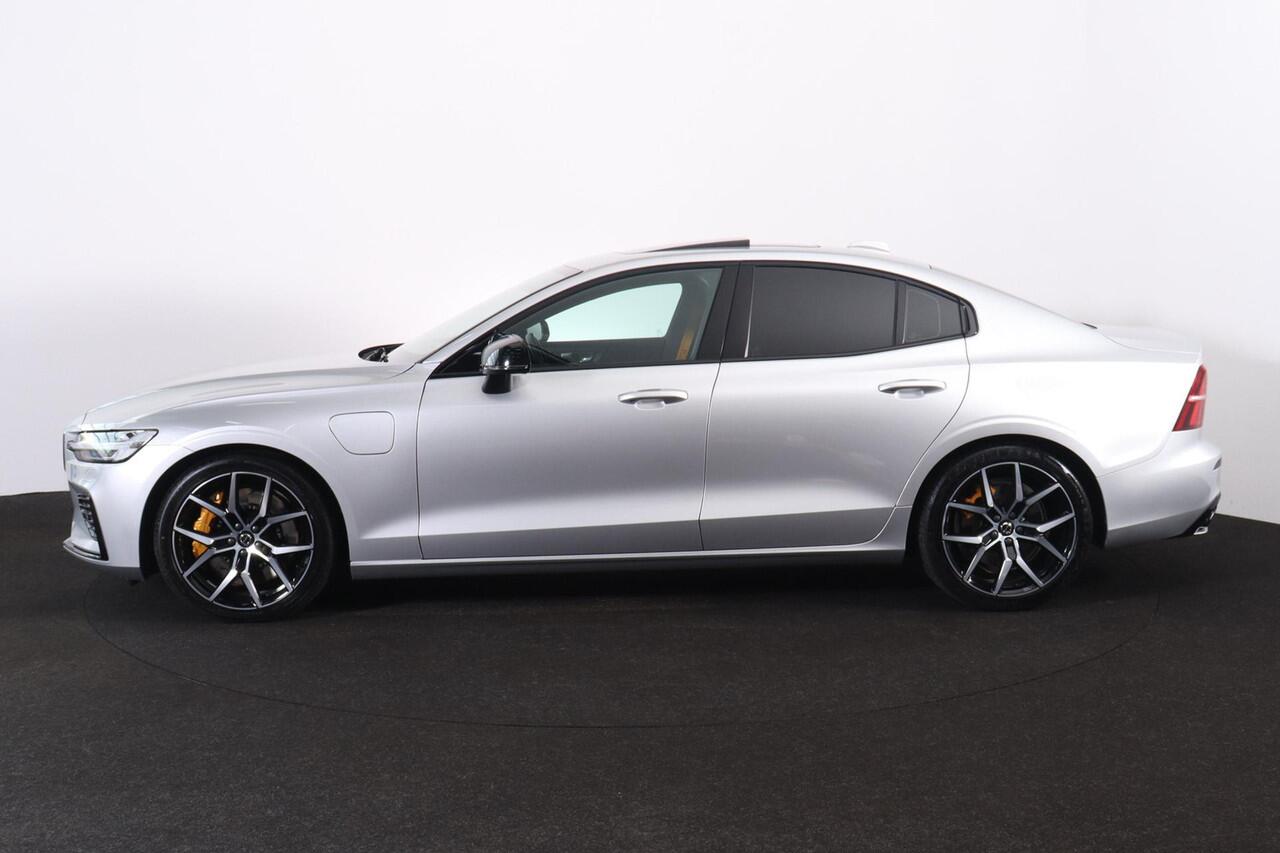 Volvo S60 T8 AWD Polestar Engineered - Schuifdak - IntelliSafe Assist - Adaptieve LED koplampen - Harman/Kardon audio - Parkeercamera achter - Verwarmde voorstoelen, stuur & achterbank - Parkeersensoren voor & achter - Elektr. bedienb. voorstoelen met geheugen - St