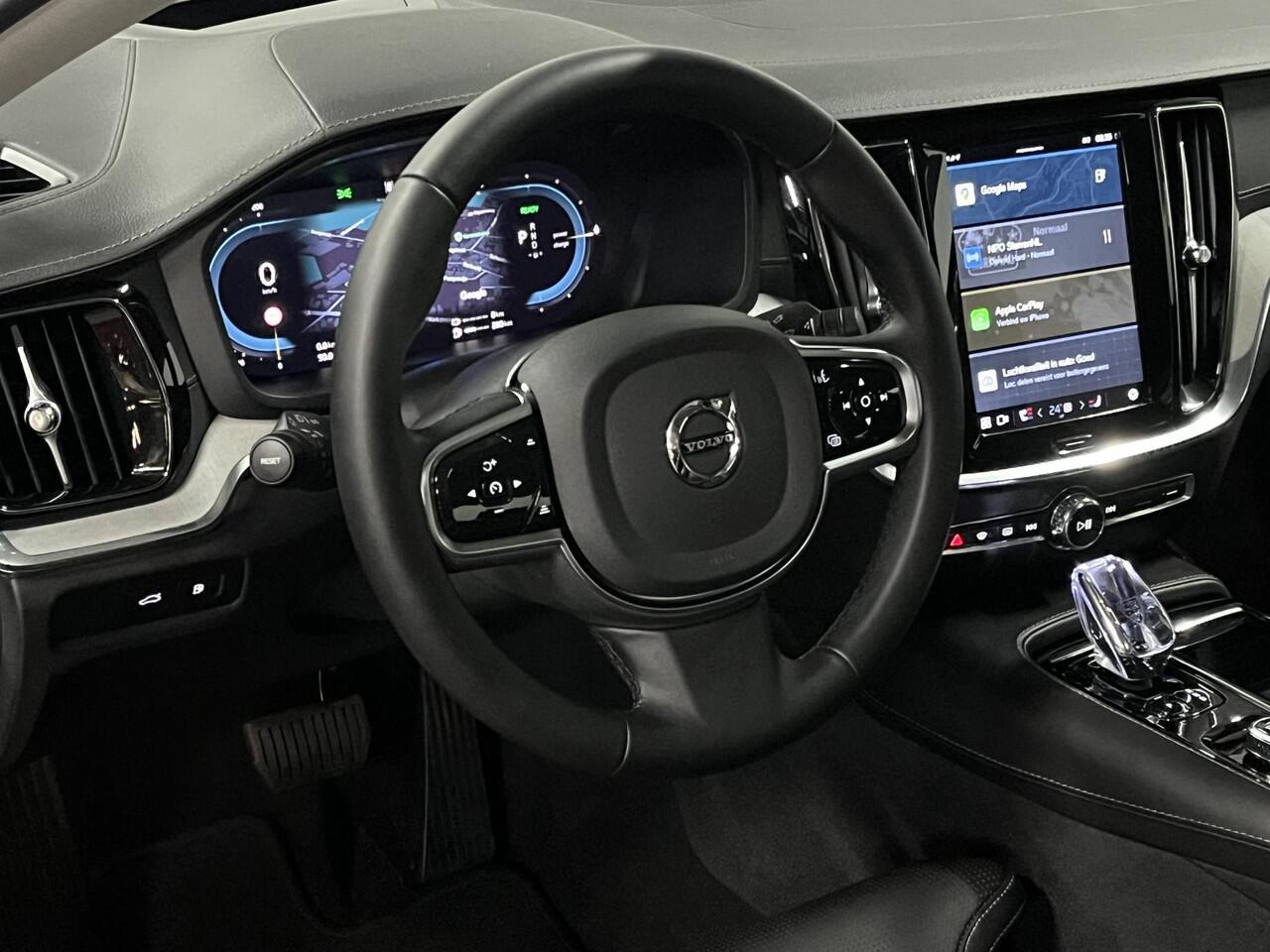 Volvo S60 2.0 T8 AWD Ultimate Dark Massage | Open dak | Bowers & Wilkins | Adapt. cruise | Stoelventilatie /-verwarming | Head-up | *455 PK*