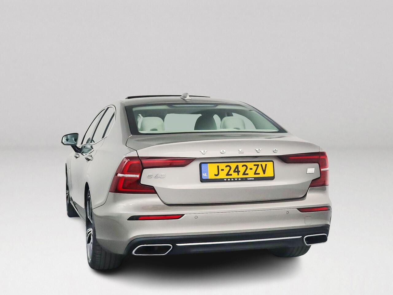 Volvo S60 Recharge T8 AWD Inscription | Panoramadak | Parkeercamera | Stoel- en Stuurverwarming | Trekhaak