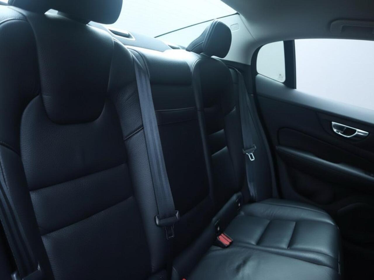 Volvo S60 2.0 B4 Inscription | Pilot assist | Multimedia/navi | Leder | Harman&Kardon | Stoelverwarming V+A | Memory stoelen L+R |