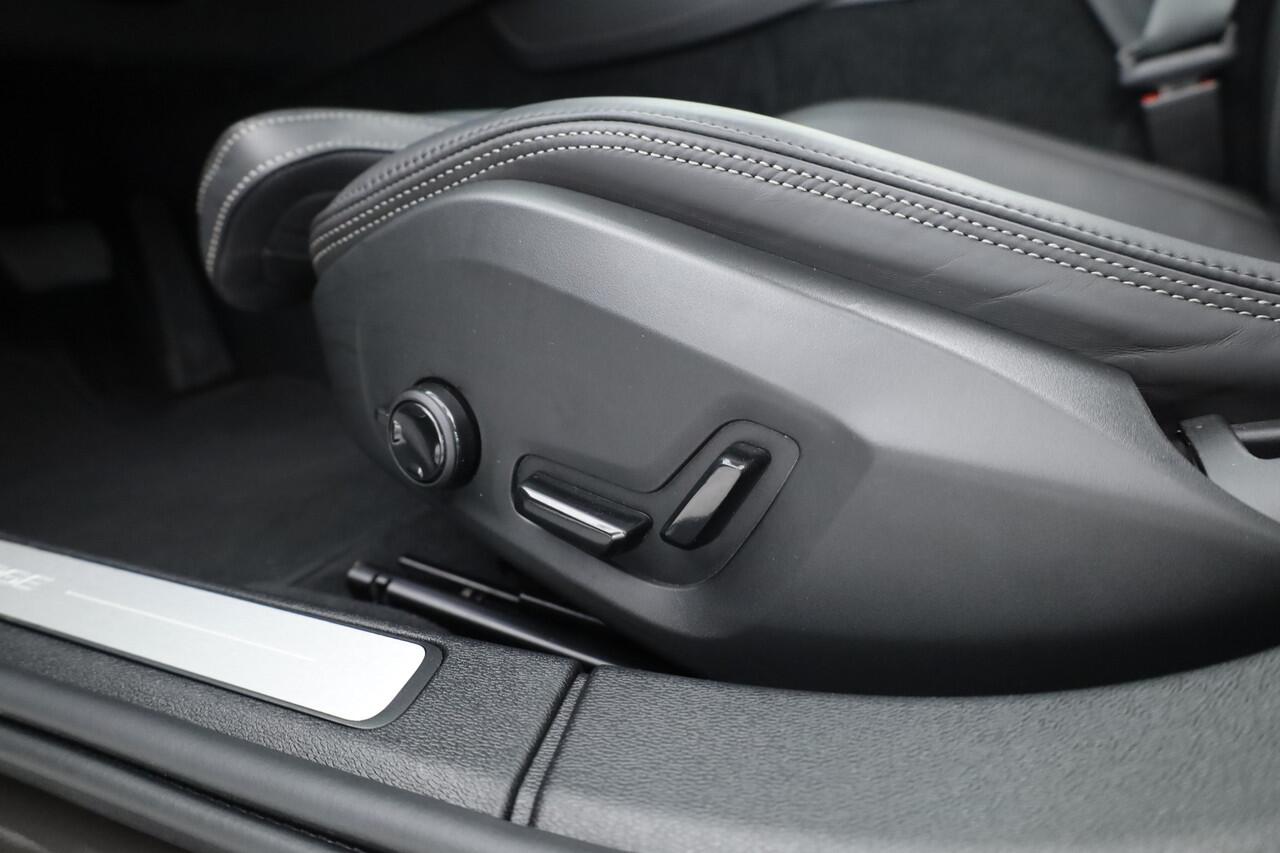 Volvo S60 T8 Recharge Ultimate Dark | B&W | Pano | Massage | Stoelventi. | HUD | Memory seats | Pilot Assist