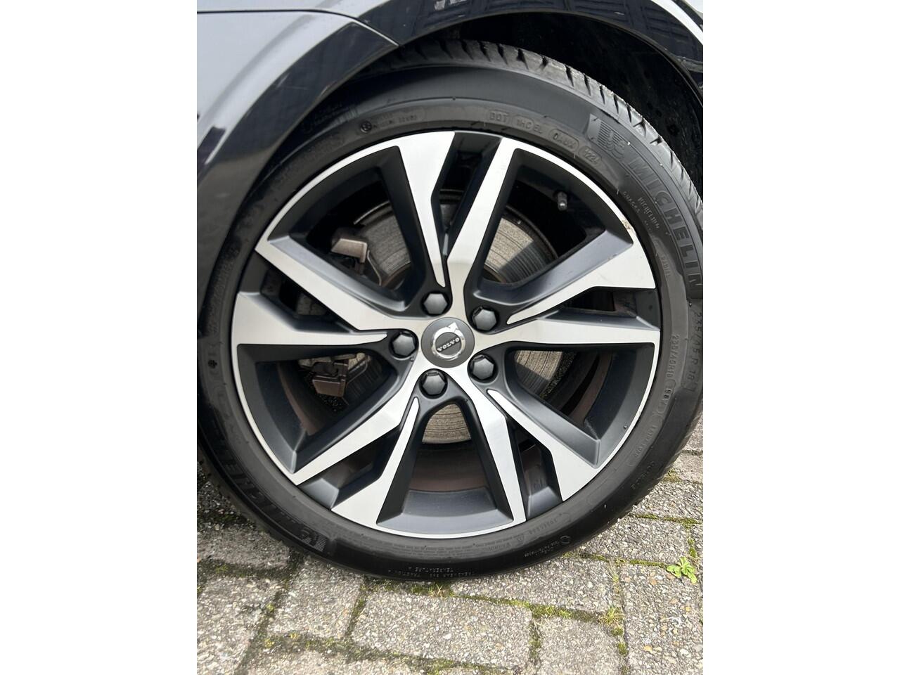 Volvo S60 2.0 B4 R-Design Adaptieve Cruise Control / BLIS / Stoel- en stuurverw. / Trekhaak / Elektr. verst. best stoel / Contourstoelen met zitting verlenger / Keyless Drive