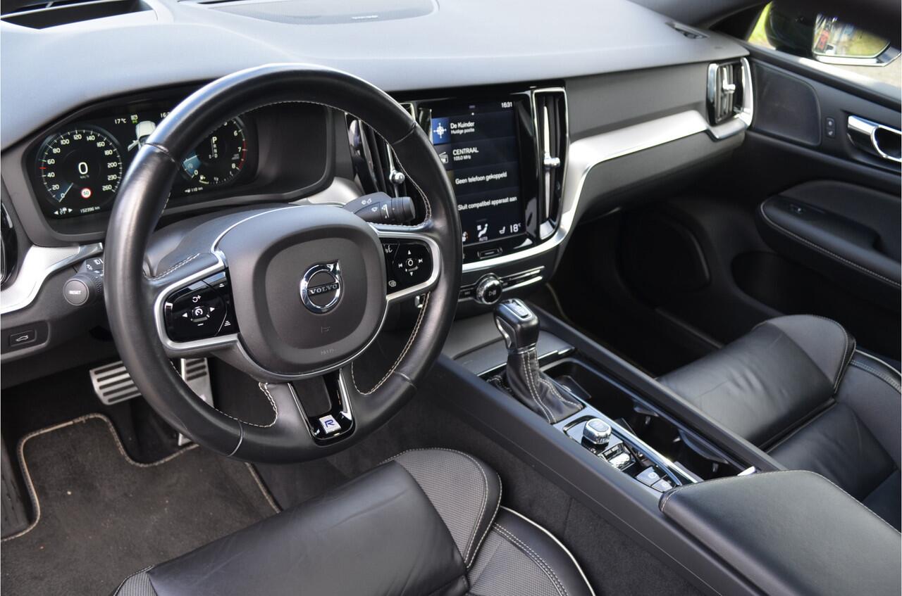 Volvo S60 2.0 T5 R-Design Pano | Harman Kardon | Elektr trekhaak | Stoelverwarming + achter + stuur | Pilot Assist | Leer | Headup | Dodehoeksensor | Bochtverlichting