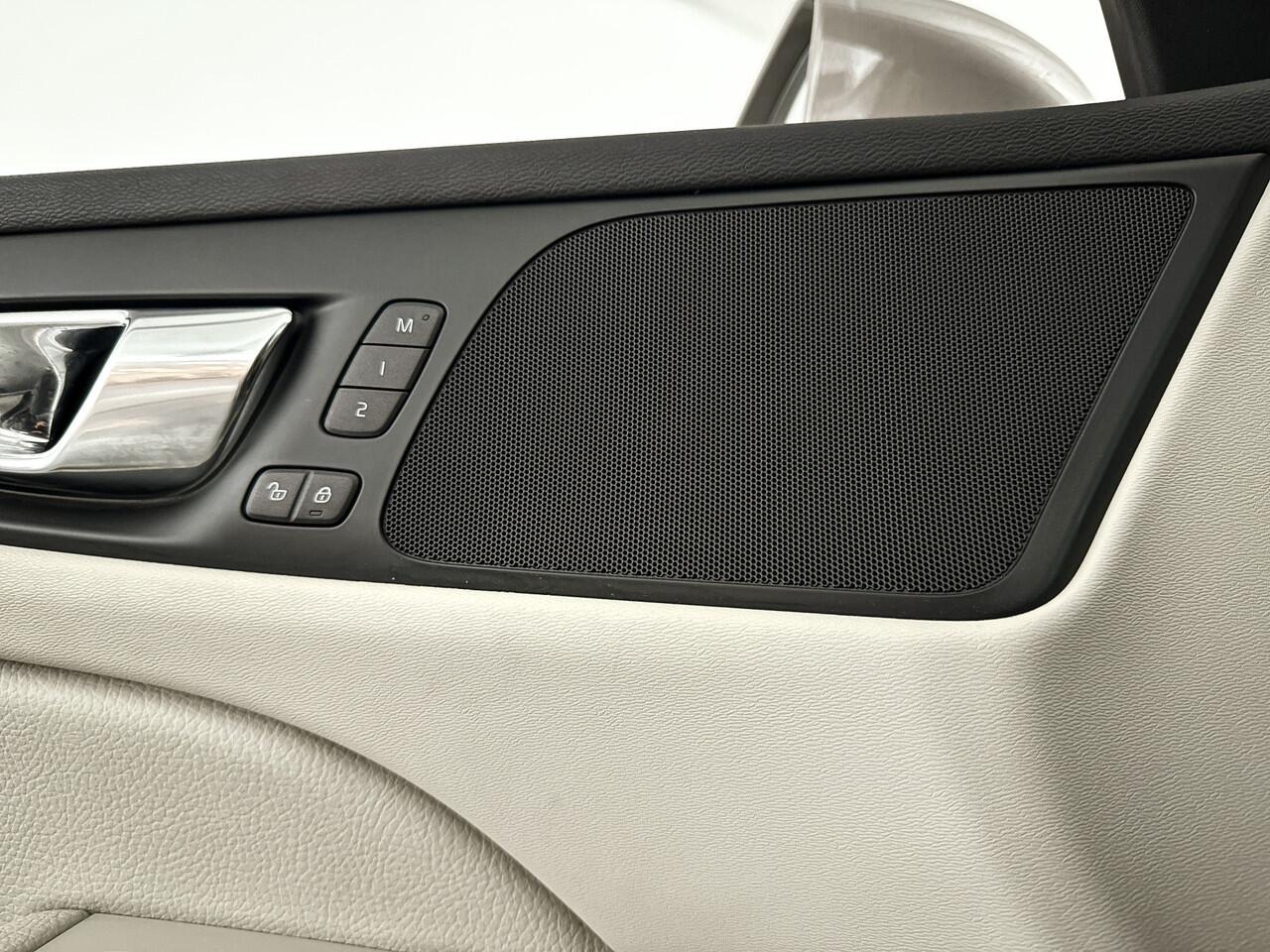 Volvo S60 Recharge T8 AWD Inscription | Panoramadak | Parkeercamera | Stoel- en Stuurverwarming | Trekhaak