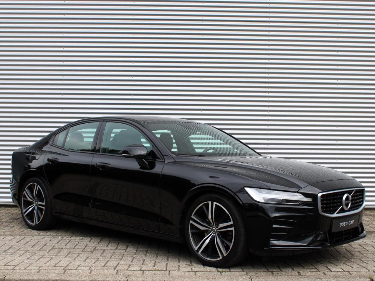 Volvo S60 2.0 T4 R-Design Automaat / Leder interieur / Sportstoelen / Trekhaak / 19" velgen / BLIS