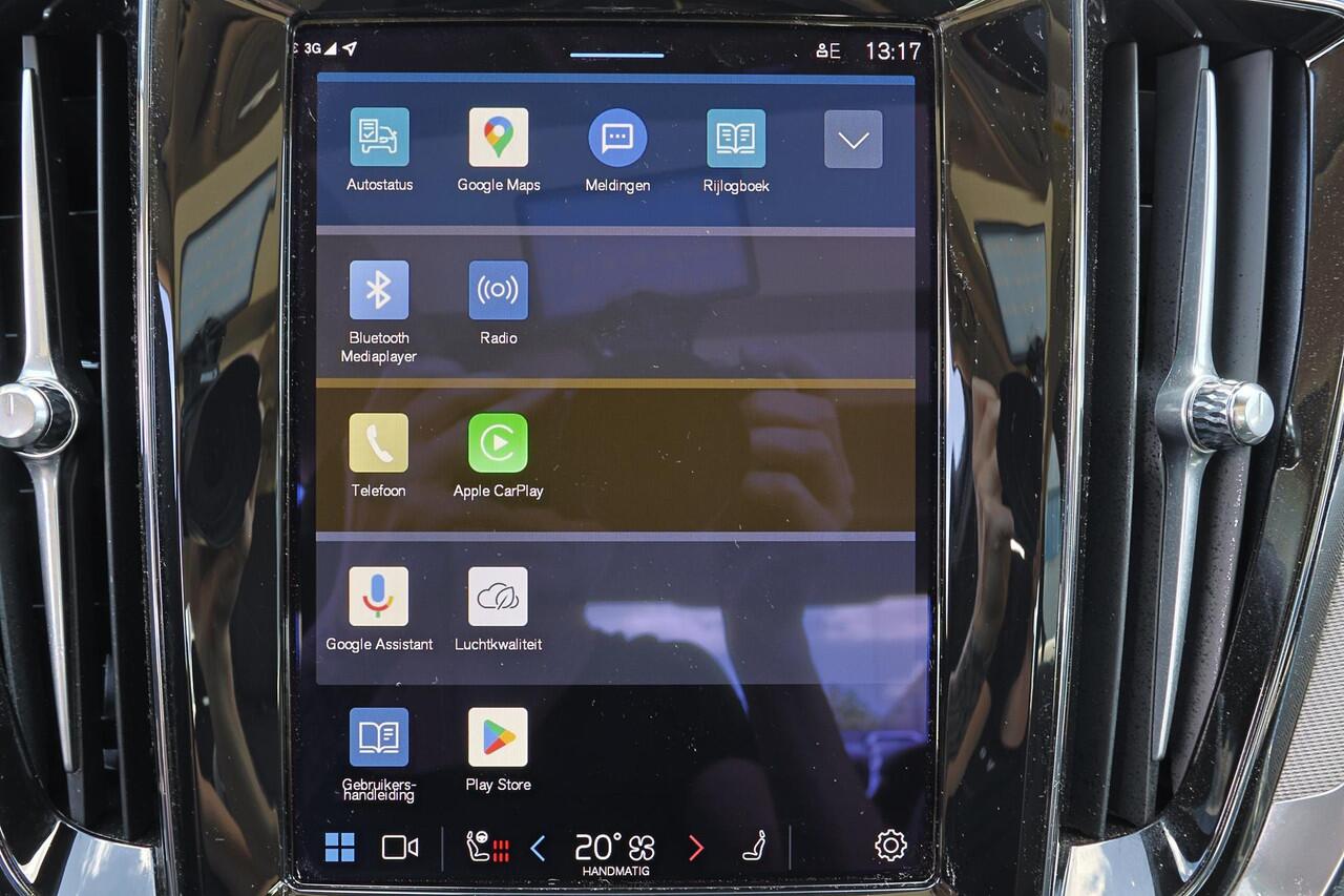 Volvo S60 Recharge T8 AWD Ultimate Dark - Panorama/schuifdak - IntelliSafe Assist & Surround - 360º Camera - Harman/Kardon audio - Adaptieve LED koplampen - Verwarmde voorstoelen, stuur & achterbank - Parkeersensoren voor & achter - Elektr. bedienb. voorstoelen met