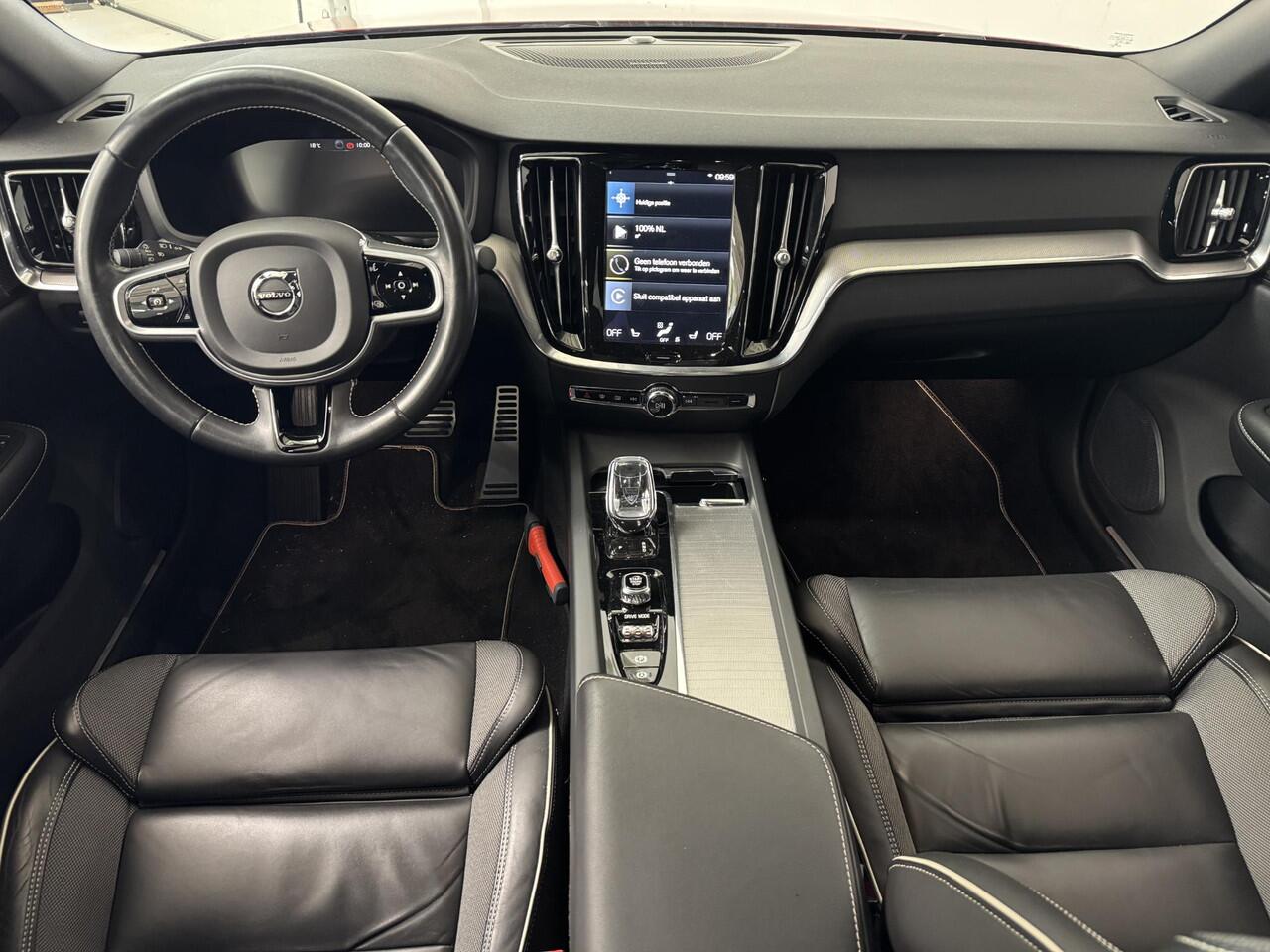 Volvo S60 2.0 B4 R-Design | Adaptieve cruise control | Elektrisch verstelbare voorstoelen | Trekhaak wegklapbaar | Harman/Kardon |