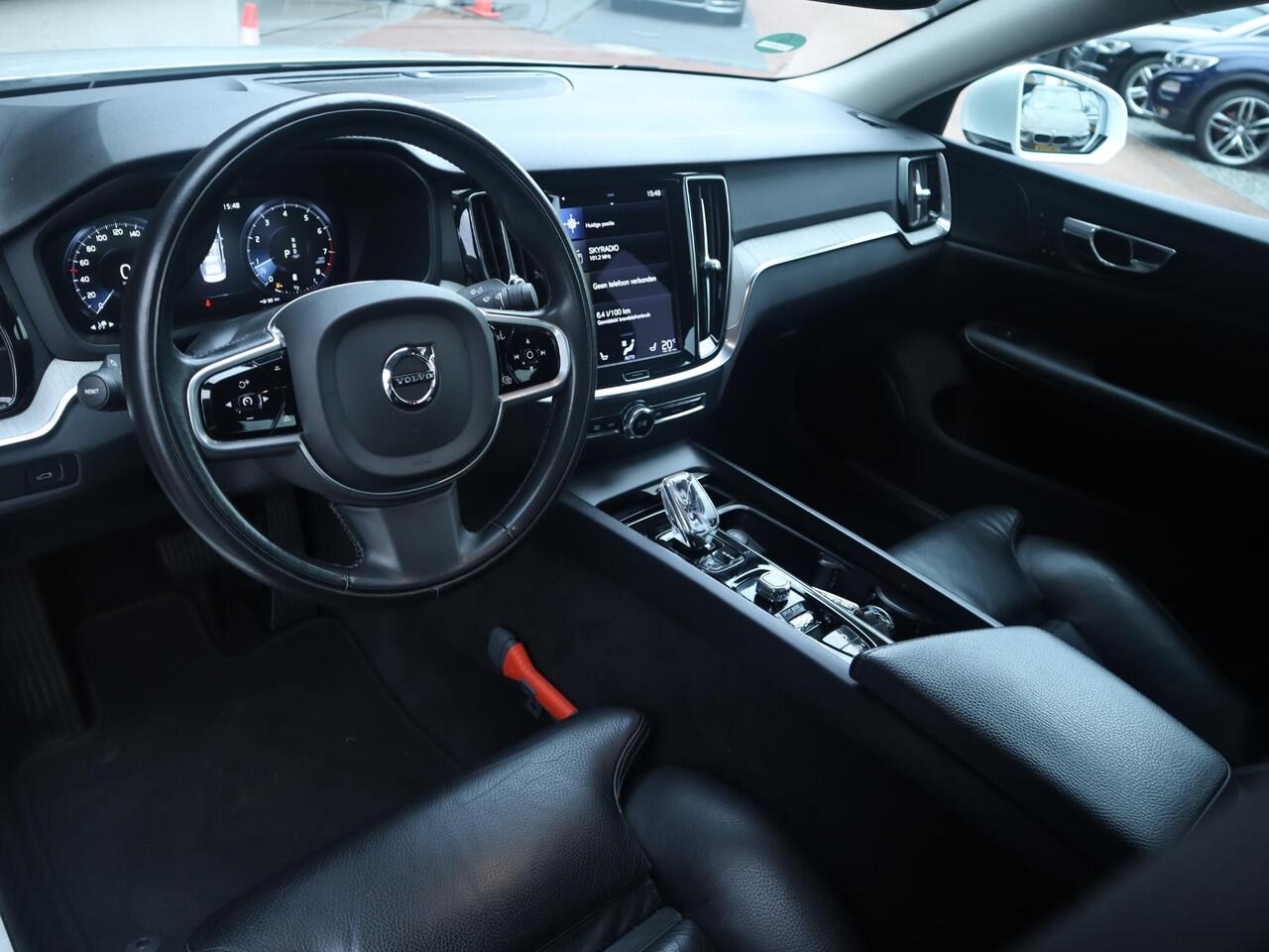 Volvo S60 2.0 B4 Inscription | Pilot assist | Multimedia/navi | Leder | Harman&Kardon | Stoelverwarming achter | Memory stoelen L+R |