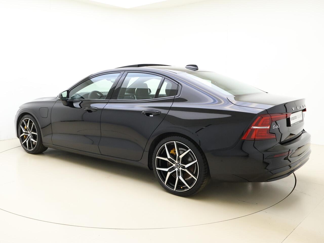 Volvo S60 T8 455pk AWD Polestar Engineered / B&W Audio / Gelaagd glas / 20 inch / Öhlins instelb. dempers / Brembo remmen / Panoramadak / 360 Camera / Trekhaak / Head-Up /