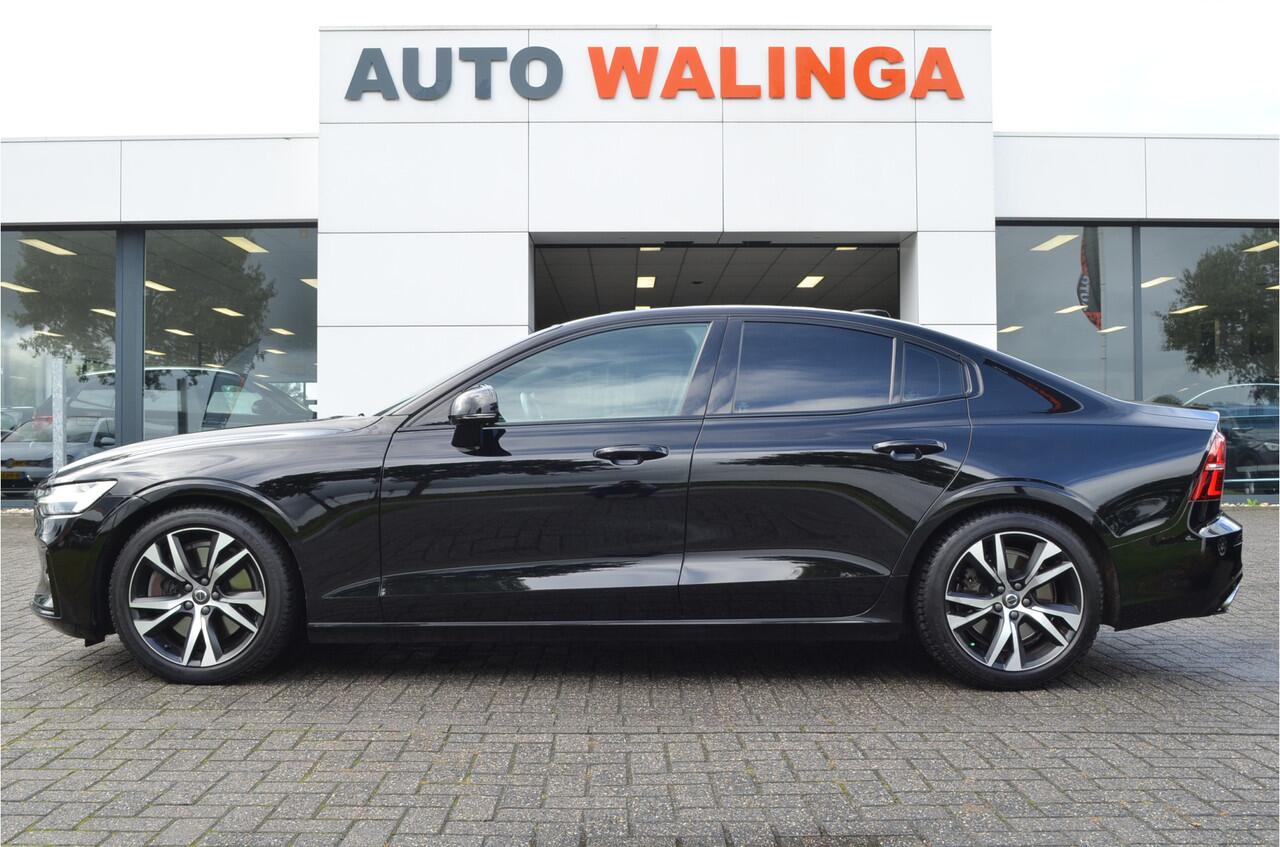 Volvo S60 2.0 T5 R-Design Pano | Harman Kardon | Elektr trekhaak | Stoelverwarming + achter + stuur | Pilot Assist | Leer | Headup | Dodehoeksensor | Bochtverlichting