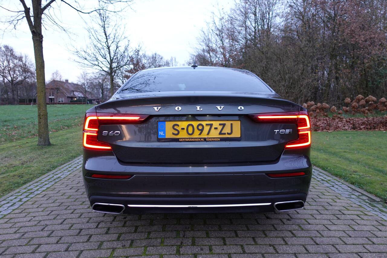 Volvo S60 2.0 T8 AWD Twin Engine R-Design | Harman Kardon | Pano | Head-up | BLIS | Camera | Memory | Pilot Assist |