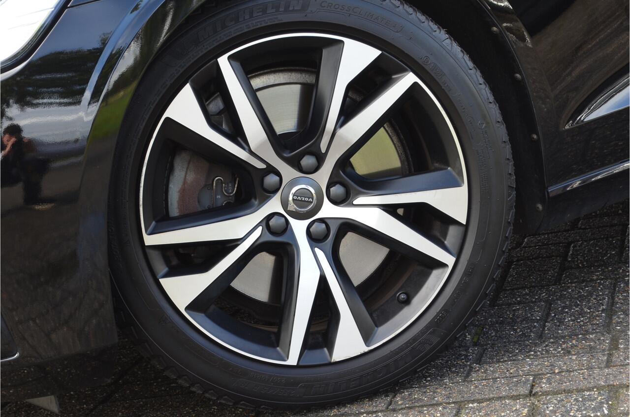 Volvo S60 2.0 T5 R-Design Pano | Harman Kardon | Elektr trekhaak | Stoelverwarming + achter + stuur | Pilot Assist | Leer | Headup | Dodehoeksensor | Bochtverlichting