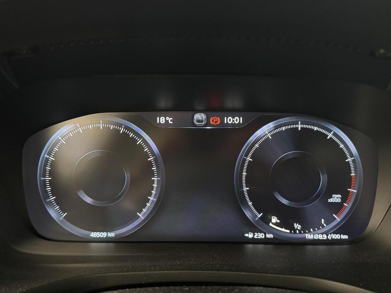 Volvo S60 2.0 B4 R-Design | Adaptieve cruise control | Elektrisch verstelbare voorstoelen | Trekhaak wegklapbaar | Harman/Kardon |