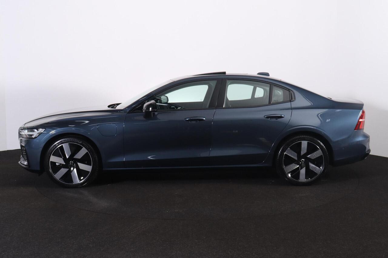 Volvo S60 Recharge T8 AWD Ultimate Dark - Panorama/schuifdak - IntelliSafe Assist & Surround - 360º Camera - Bowers & Wilkins audio - Adaptieve LED koplampen - Verwarmde voorstoelen, stuur & achterbank - Parkeersensoren voor & achter - Elektr. bedienb. voorstoelen 