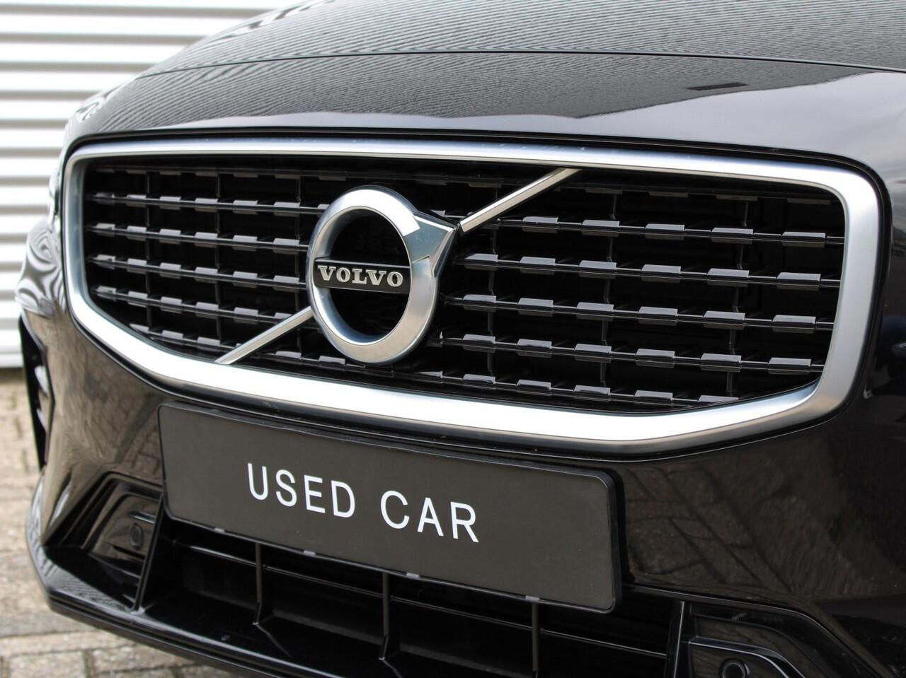 Volvo S60 2.0 T4 R-Design Automaat / Leder interieur / Sportstoelen / Trekhaak / 19" velgen / BLISS