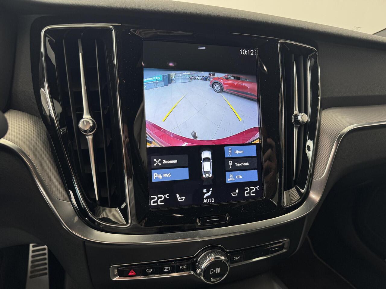 Volvo S60 2.0 B4 R-Design | Adaptieve cruise control | Elektrisch verstelbare voorstoelen | Trekhaak wegklapbaar | Harman/Kardon |