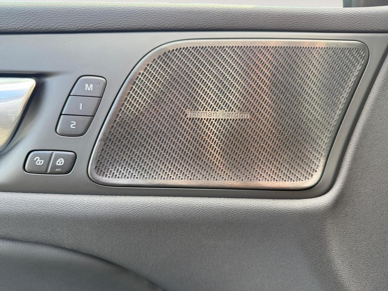 Volvo S60 2.0 Recharge T8 AWD Ultimate Dark | Head-up display | 360 graden camera | Stoelverwarming | Harman/Kardon Audio |