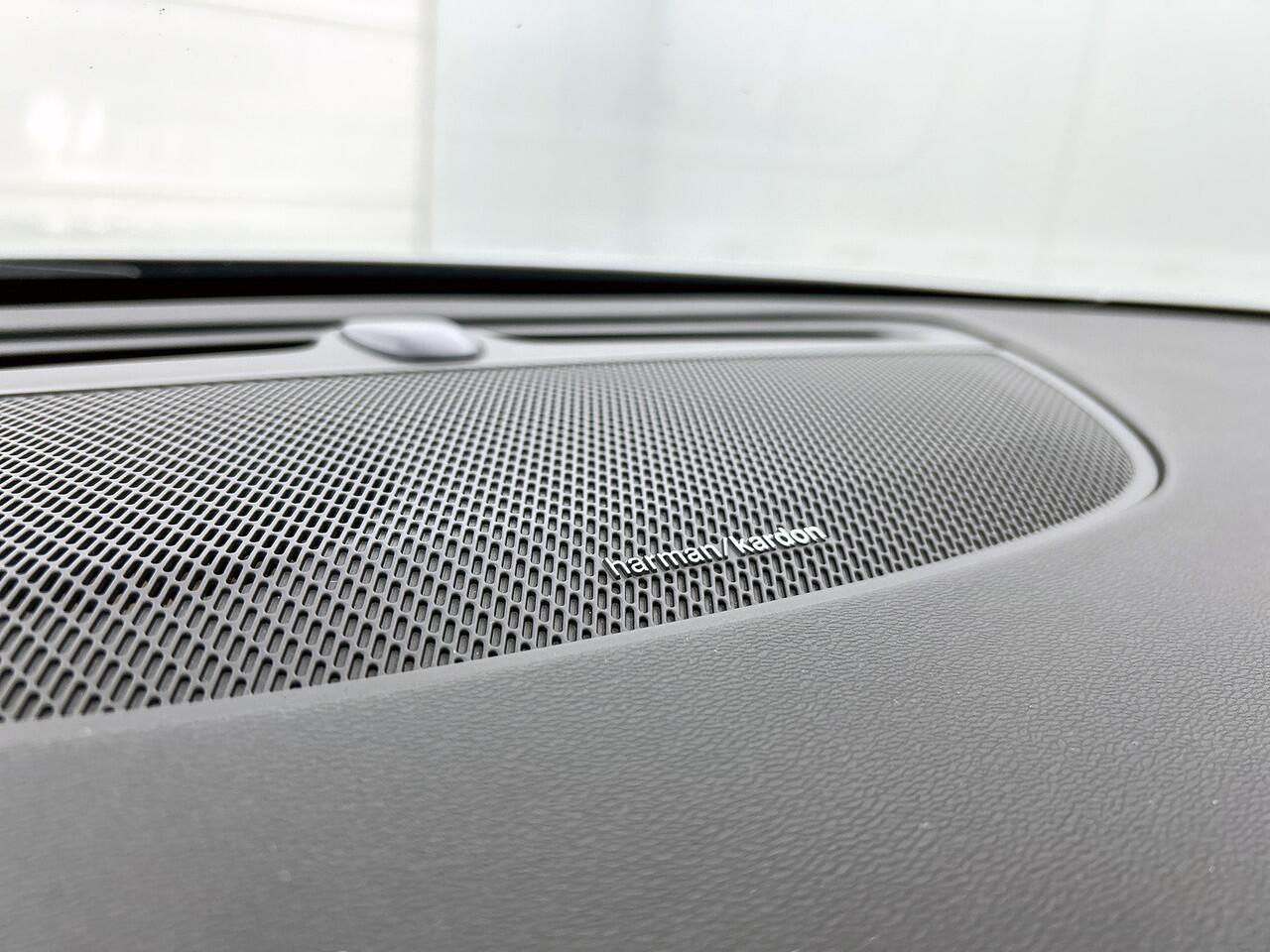 Volvo S60 2.0 T6 AWD Hybride R-Design 340PK / Navi / Cruise-adap / Harman Kardon / Lederen Int / Panorama schuifdak / Trekhaak / Carplay / Apk 04-2026