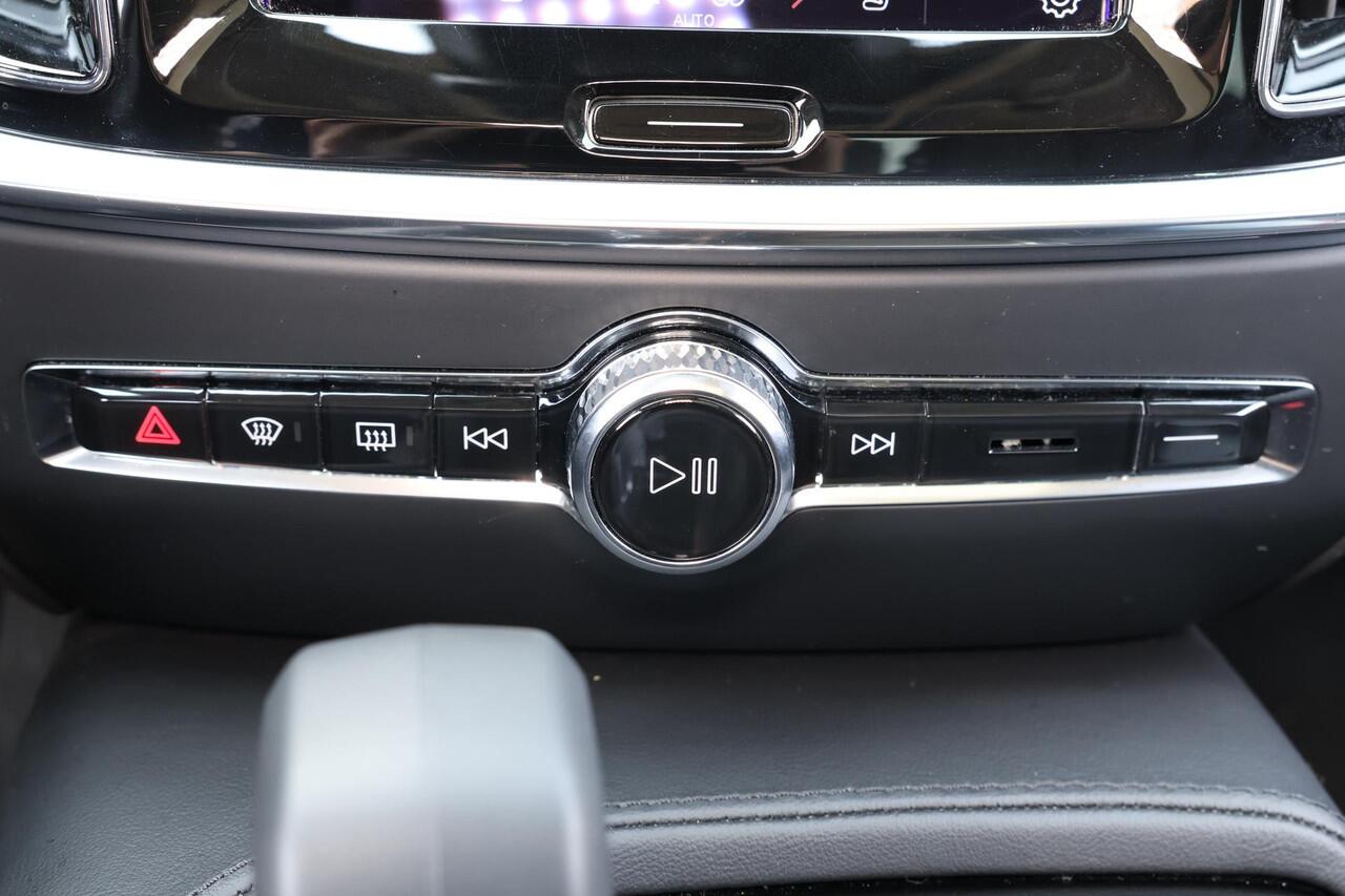 Volvo S60 Recharge T6 AWD Ultimate Bright - Panorama/schuifdak - IntelliSafe Assist & Surround - 360º Camera - Adaptieve LED koplampen - Verwarmde voorstoelen, stuur & achterbank - Parkeersensoren voor & achter - Elektr. bedienb. voorstoelen met geheugen - Head up 