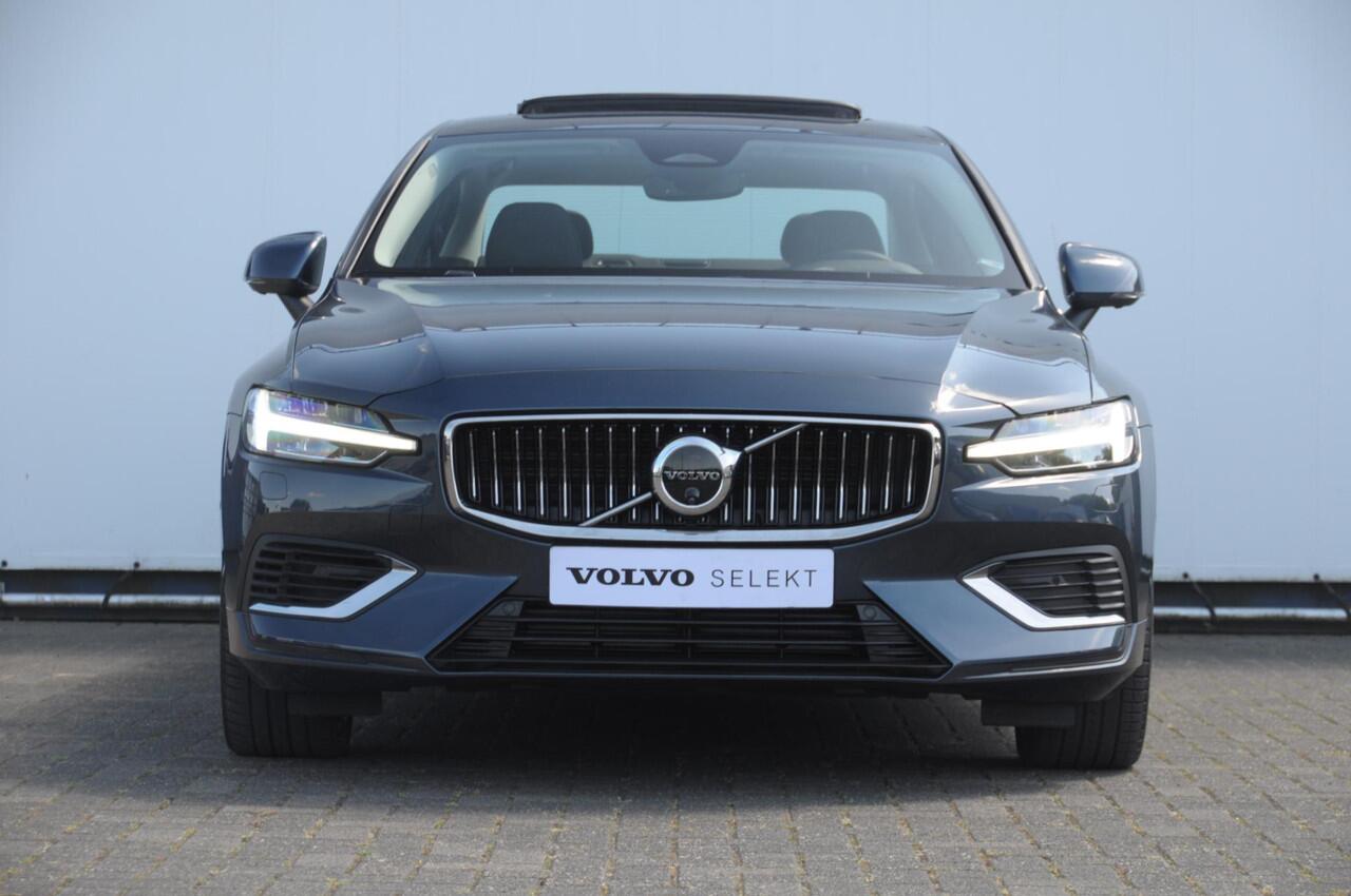 Volvo S60 T6 350PK Automaat Recharge Ultimate Bright / Head-up display / Harman Kardon audio / Panoramadak / BLIS / Elektrisch bedienbare voorstoelen / Memory seats / Verwarmbare stoelen / Keyless entry /