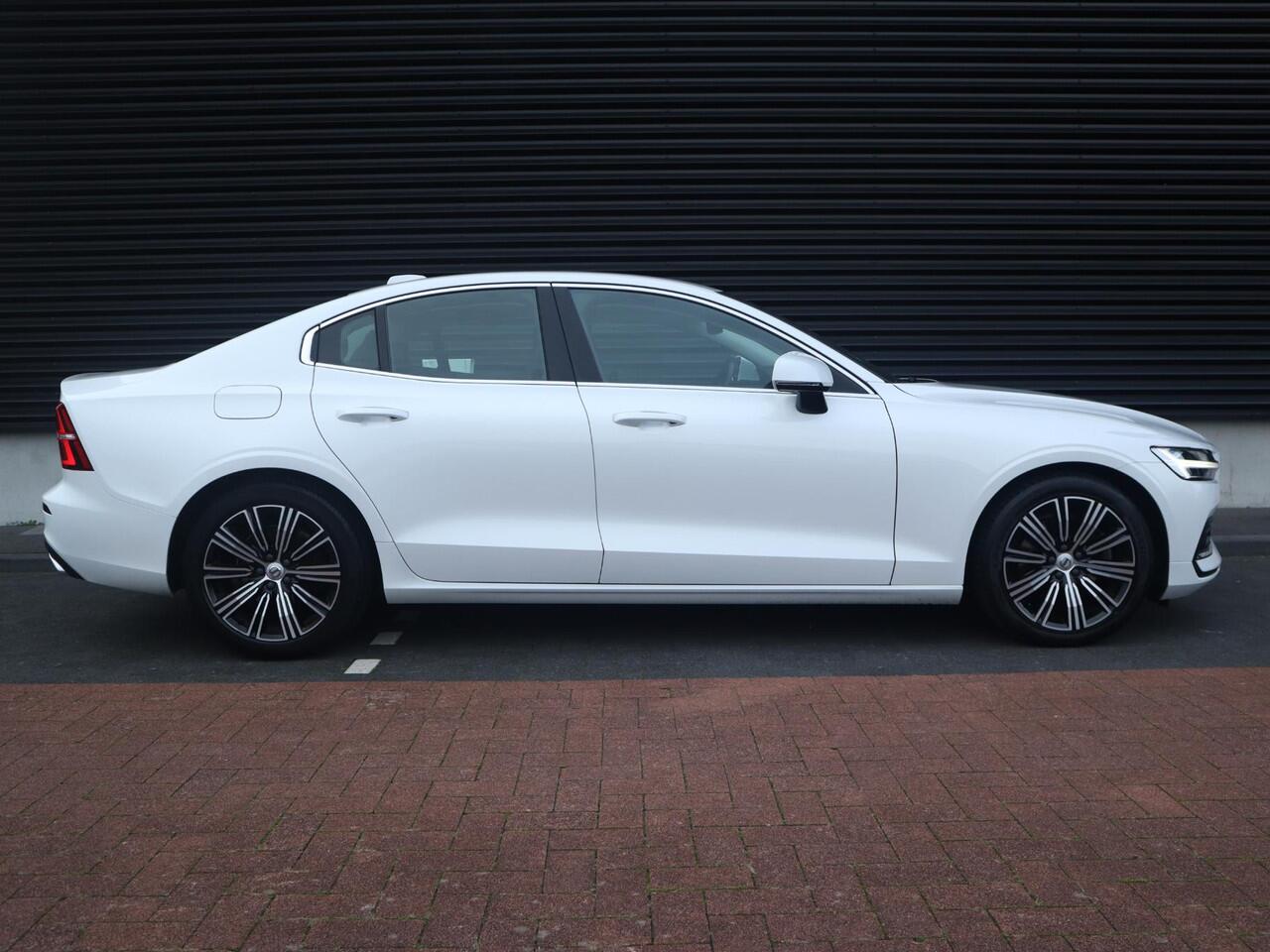 Volvo S60 2.0 B4 Inscription | Pilot assist | Multimedia/navi | Leder | Harman&Kardon | Stoelverwarming achter | Memory stoelen L+R |