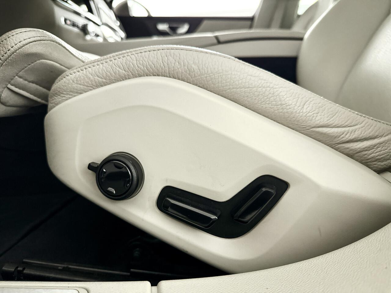 Volvo S60 Recharge T8 AWD Inscription | Panoramadak | Parkeercamera | Stoel- en Stuurverwarming | Trekhaak