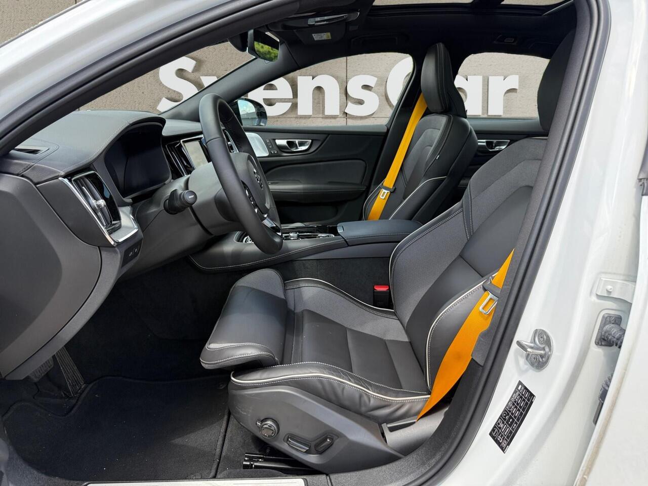 Volvo S60 2.0 T8 AWD Polestar Engineered | Bowers & Wilkins Audio | Panoramadak | Sportstoelen | Stoelverwarming |