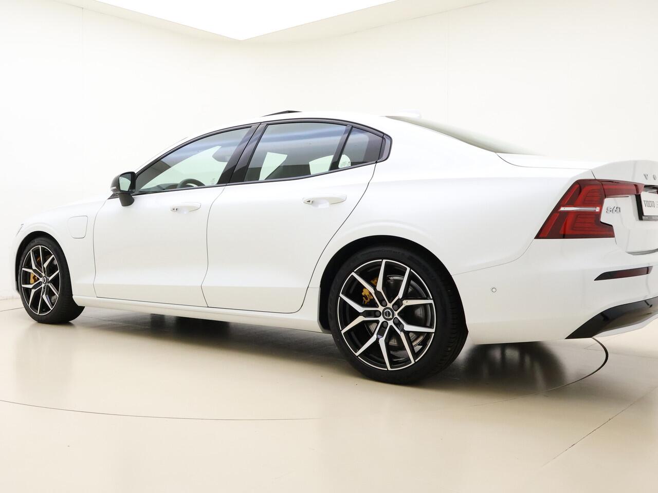 Volvo S60 T8 455pk AWD Polestar Engineered / B&W Audio / Gelaagd glas / Öhlins instelb. dempers / Brembo remmen / Panoramadak / 360 Camera / Head-Up /