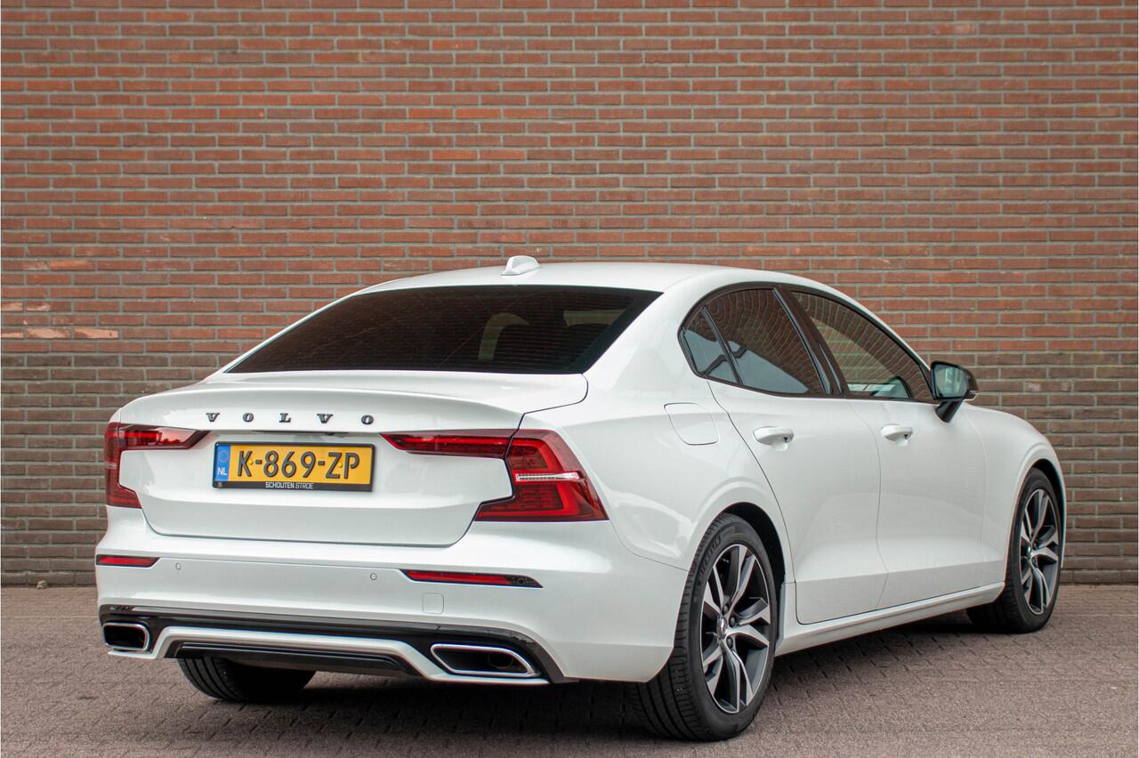 Volvo S60 B4 R-Design, Harman/Kardon, Stoel & Stuurverwarming, Trekhaak, Camera, Memory, Carplay, Adaptive Cruise.