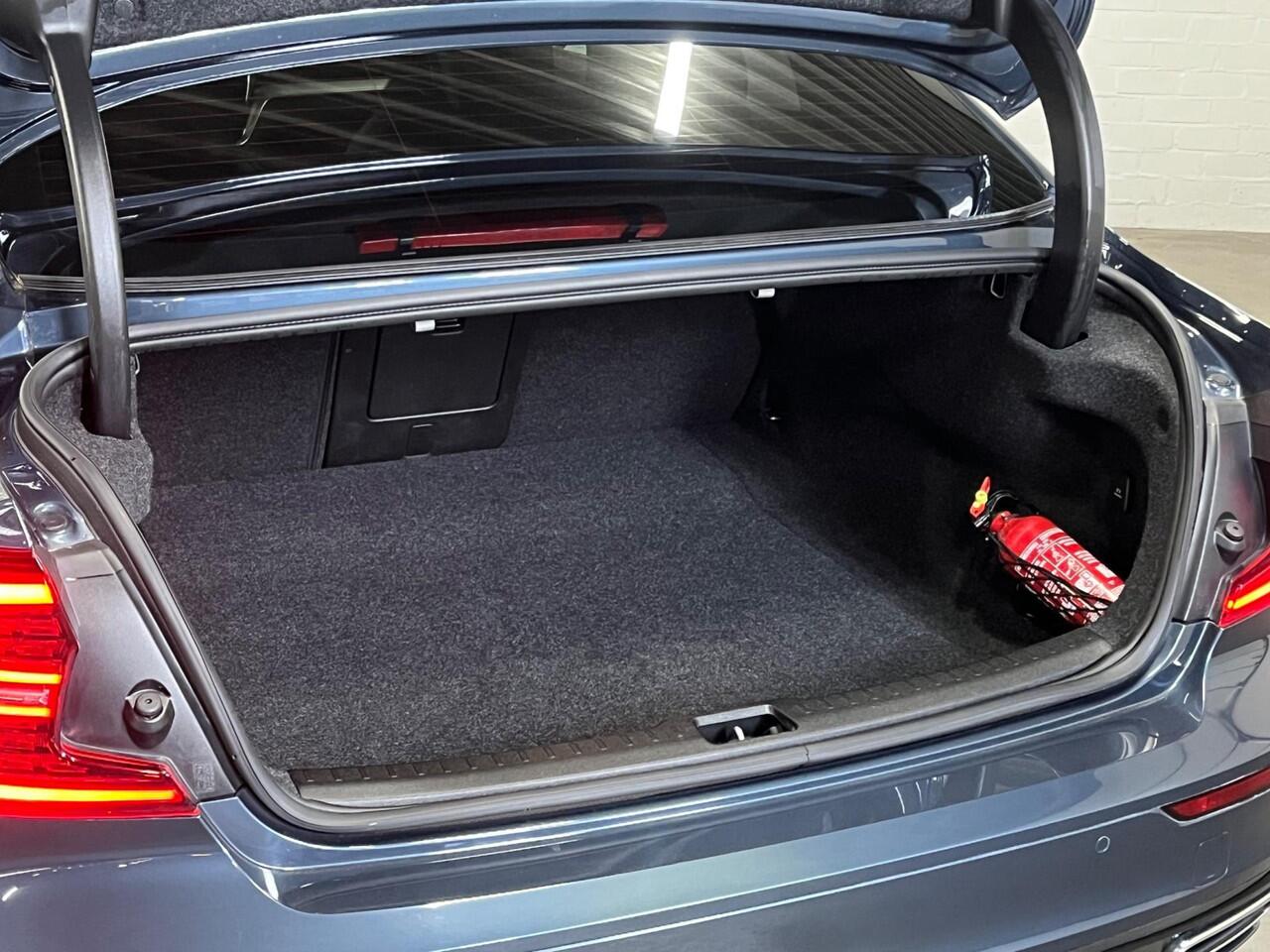 Volvo S60 2.0 B3 R-design | Open dak | Adaptive cruise control | Harman/Kardon | Memory | 360 graden Camera