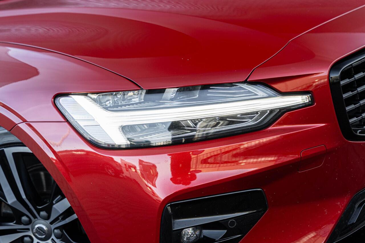 Volvo S60 2.0 B3 R-Design | Adaptieve Cruise Control | Navigatie | Dode hoek detectie BLIS | Elektrische stoelverstelling | 19" velgen | Getint glas | LED koplampen | Keyless | Pilot assist |