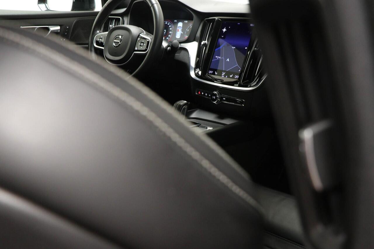 Volvo S60 2.0 B4 R-Design | CLIMATE PRO / AUDIO & PARK ASSIST- PACK | STUURVERWARMING | CAMERA