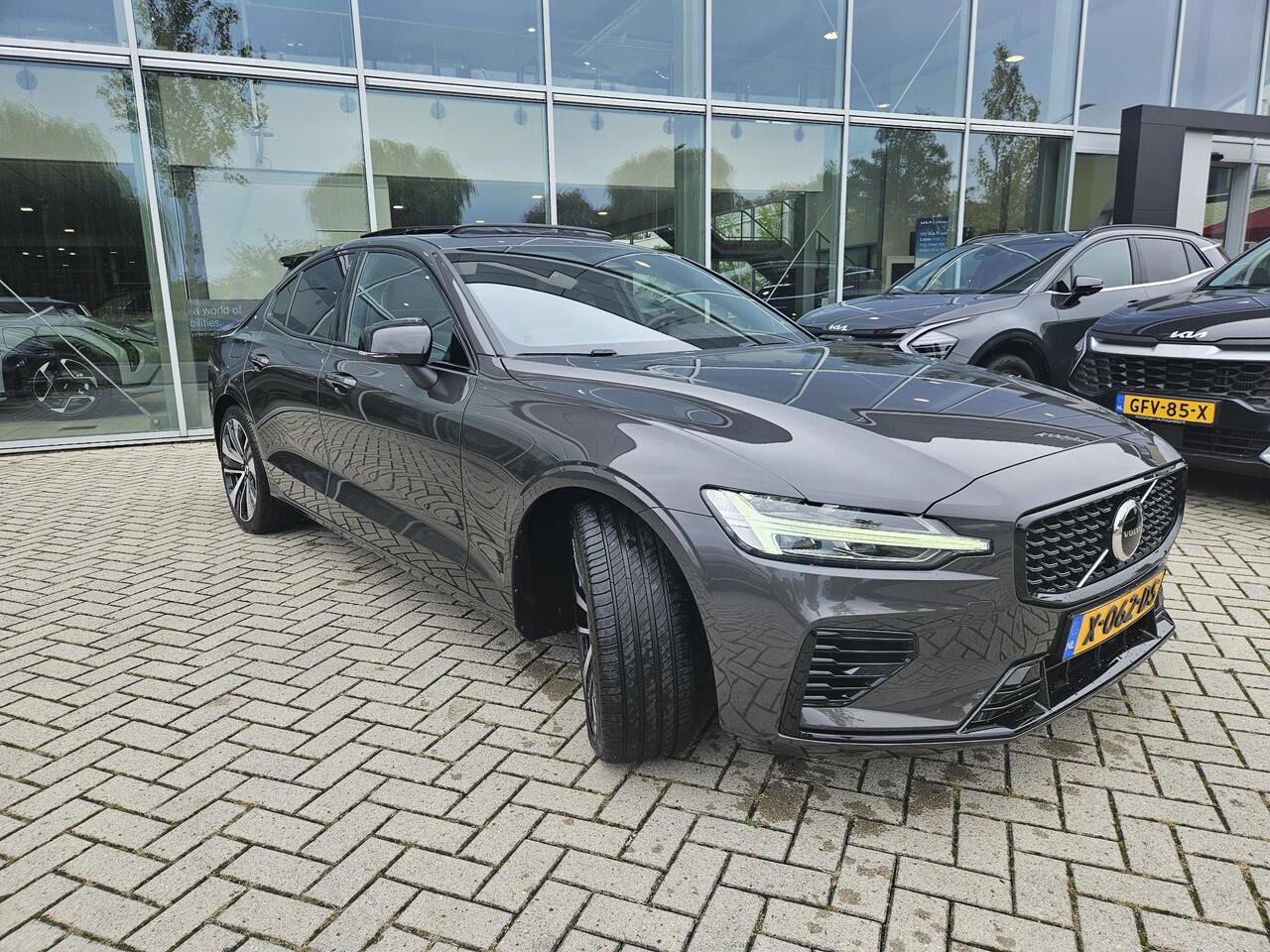 Volvo S60 2.0 Recharge T6 AWD Plus Dark Harman Kardon|Schuifkanteldak|Stoel+Stuur verwarming|memory voorstoelen|Cruise control