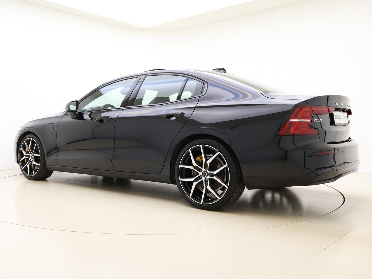 Volvo S60 T8 455pk AWD Polestar Engineered / B&W Audio / Gelaagd glas / 20 inch / Öhlins instelb. dempers / Brembo remmen / Panoramadak / 360 Camera / Trekhaak / Head-Up /