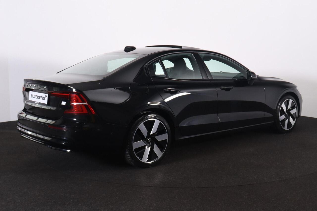 Volvo S60 Recharge T8 AWD Ultra Dark - Panorama/schuifdak - IntelliSafe Assist & Surround - 360º Camera - Bowers & Wilkins audio - Adaptieve LED koplampen - Verwarmde voorstoelen, stuur & achterbank - Parkeersensoren voor & achter - Elektr. bedienb. voorstoelen met
