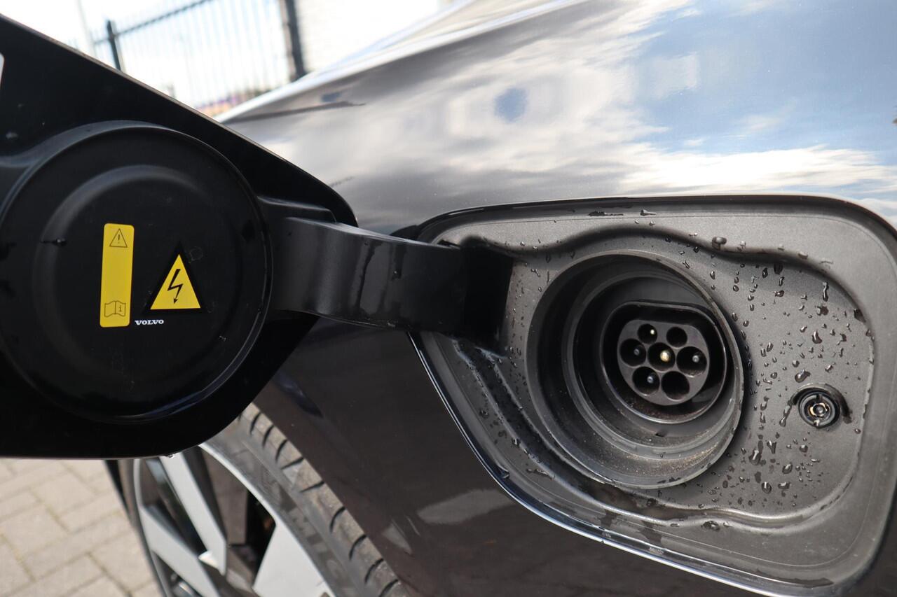 Volvo S60 T8 Recharge AWD Ultimate Dark | Schuif\kanteldak | Bowers & Wilkins | 360-Camera |