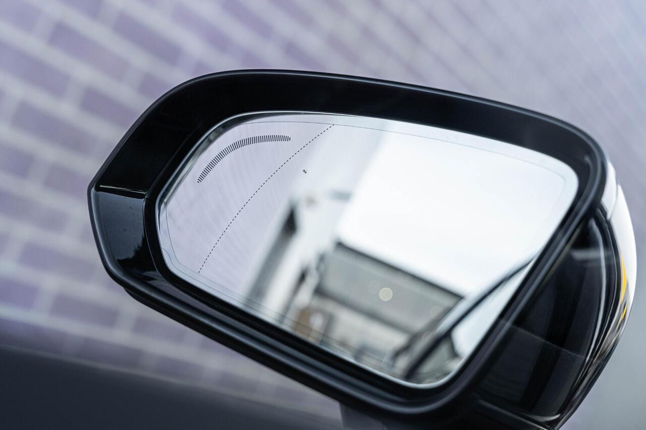 Volvo S60 2.0 B3 R-Design | Adaptieve Cruise Control | Navigatie | Dode hoek detectie BLIS | Elektrische stoelverstelling | 19" velgen | Getint glas | LED koplampen | Keyless | Pilot assist |