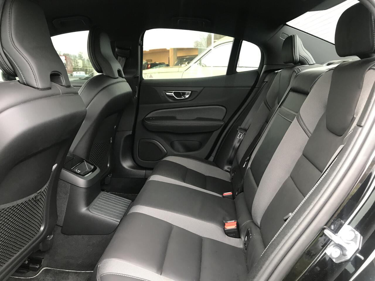 Volvo S60 2.0 T6 AWD Twin Engine R-Design | Rijklaar incl 12 mnd Bovag | Stoelverwarming Keyless Camera Adaptieve cruise