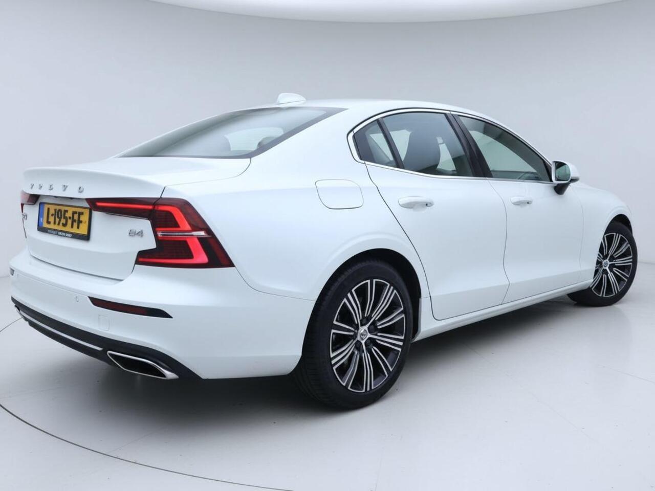 Volvo S60 2.0 B4 Inscription | Pilot assist | Multimedia/navi | Leder | Harman&Kardon | Stoelverwarming V+A | Memory stoelen L+R |