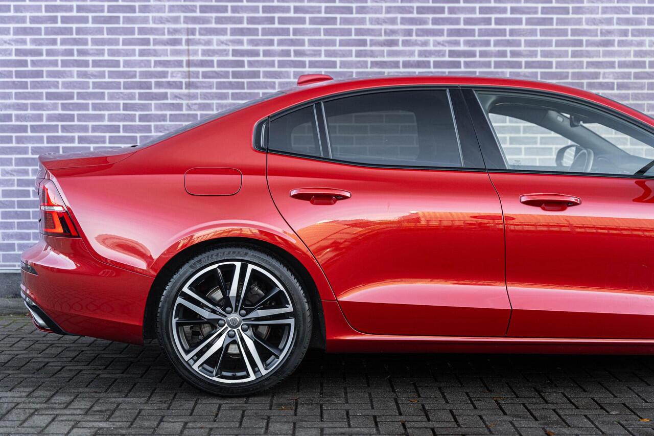 Volvo S60 2.0 B3 R-Design | Adaptieve Cruise Control | Navigatie | Dode hoek detectie BLIS | Elektrische stoelverstelling | 19" velgen | Getint glas | LED koplampen | Keyless | Pilot assist |